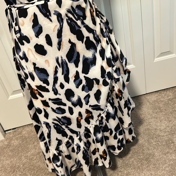 Animal Print Wrap Dress - Picture 4 of 4